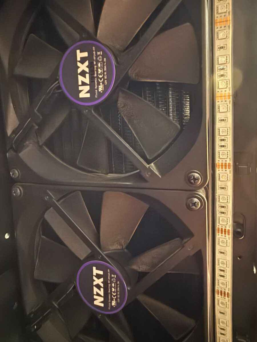 PC-Gehäuse inkl. ASUS ROG Maximus X Mainboard & NZXT AIO Wasserkühlung