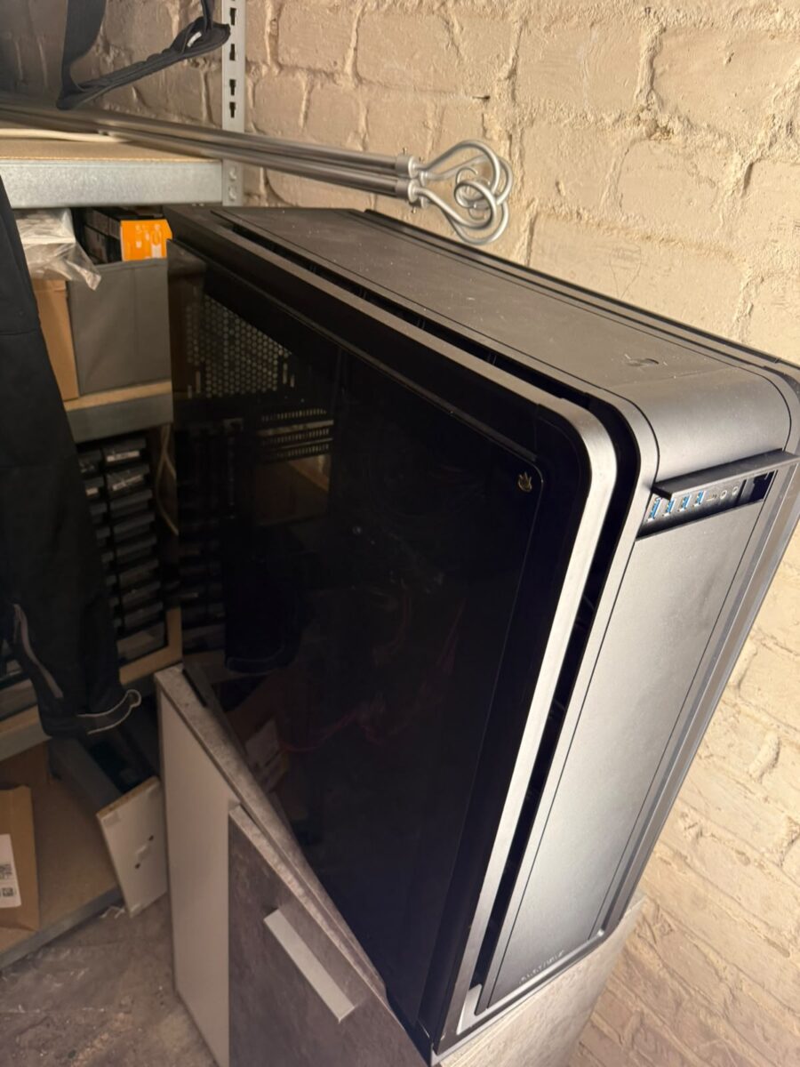 PC-Gehäuse inkl. ASUS ROG Maximus X Mainboard & NZXT AIO Wasserkühlung